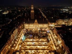 Kerstshoppen in Leuven! ✨ Beleef de sfeervolle kerstmarkt vanuit een modern 4*-hotel op een TOPLOCATIE op loopafstand van de kerstmarkt incl. ontbijt & 3-gangendiner