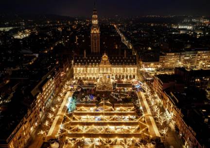 Kerstshoppen in Leuven! ✨ Beleef de sfeervolle kerstmarkt vanuit een modern 4*-hotel op een TOPLOCATIE op loopafstand van de kerstmarkt incl. ontbijt & 3-gangendiner