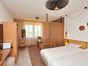 Lake View Hotel Room 2p