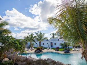 R2 Romantic Fantasia Dreams & Suites Hotel