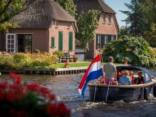 FLASHDEAL!⚡️ Ervaar de rust en charme van een prachtig landgoed, verscholen in de natuur Weerribben Wieden, Giethoorn & Dwingeloo incl. heerlijk ontbijt, glas Prosecco & GRATIS parkeren!