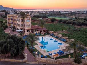 Danelis Studios en Apartments