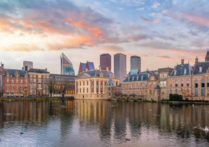 MODERN 4*-hotel in Den Haag nabij het strand van Scheveningen incl. ontbijt en NS treinretour!