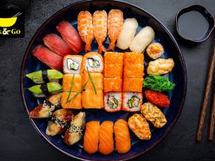 Sushibox naar keuze (40, 42 of 72 stuks) voor afhaal + evt. loempia's (8 of 16 stuks)