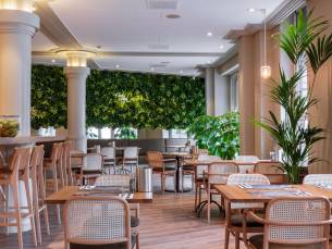 UPGRADE DEAL! ⚡ Luxe verblijf in hartje Amsterdam incl. ontbijt, 1x fles wijn en late check-out tot 14:00 uur!