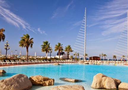 ZON-STUNT! ☀️ Zonvakantie in 4*-hotel op Sardinië incl. vlucht en ontbijt