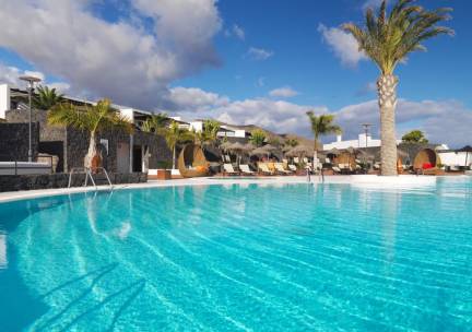 Verblijf met het hele gezin in een 4*-resort op Lanzarote incl. vlucht, transfer en ontbijt of halfpension