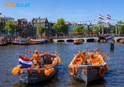 Koningsdag rondvaart Amsterdam (1,5 uur) incl. onbeperkt drinken