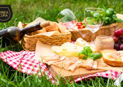 Luxe picknickmand voor 2 personen + fles wijn bij Vinea Cura