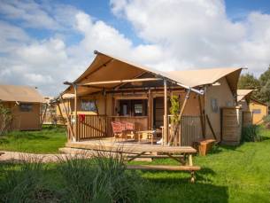 TIJDELIJK EXTRA VOORDELIG! ⚡Uniek overnachten in een Saharatent of Dreamer in 's-Gravenzande aan de kust