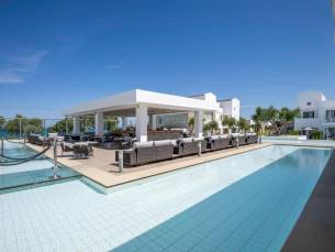 Diamond Deluxe Hotel