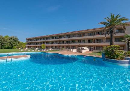 Geniet in een studio of appartement nabij de Costa Brava in Platja de Pals met zwembad!