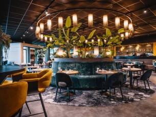 FLASHDEAL! ⚡ Genieten in de culturele hoofdstad van het noorden: Groningen en verblijf in een luxe hotel incl. uitgebreid ontbijt, GRATIS shuttleservice naar de stad en GRATIS toegang tot zwembad + parkeren!