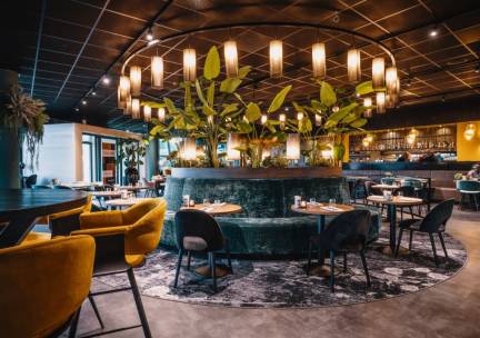 FLASHDEAL! ⚡ Genieten in de culturele hoofdstad van het noorden: Groningen en verblijf in een luxe hotel incl. uitgebreid ontbijt, GRATIS shuttleservice naar de stad en GRATIS toegang tot zwembad + parkeren!