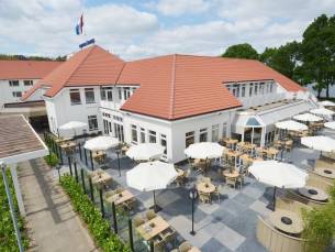 Genieten in een heerlijk hotel aan de Rosmalense plas nabij Den Bosch incl. ontbijt & 2-gangendiner