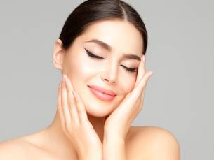 Wenkbrauwbehandeling of permanente make-up naar keuze