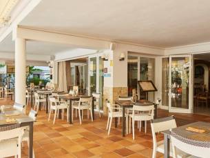 Invisa Aparthotel Casa Luis