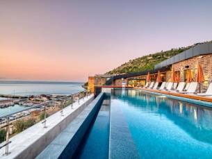 Numa Port Hotel