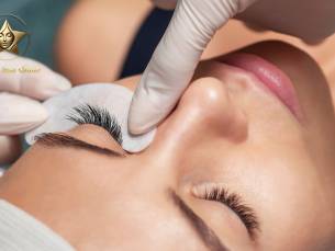 Wenkbrauw- of wimperbehandeling naar keuze