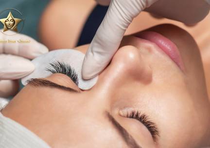 Wenkbrauw- of wimperbehandeling naar keuze