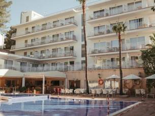 Heerlijke zonvakantie naar Mallorca met 4*-Adults-only hotel nabij de kust incl. vlucht, ontbijt, diner en een huurauto!