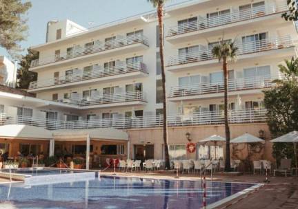 Heerlijke zonvakantie naar Mallorca met 4*-Adults-only hotel nabij de kust incl. vlucht, ontbijt, diner en een huurauto!