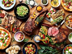 Gastronomisches Abendbuffet mit Premium-Wasser im Atlantis the Royal