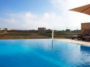 Kenn Gozitan villa and pool
