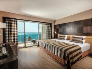 Charisma De Luxe Hotel