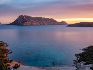 Geniet van 6, 8, 11 of 15 dagen Sardinië, direct aan het strand Incl. vlucht en huurauto!