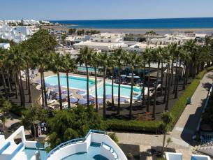 Geniet van de zon en halfpension in Puerto del Carmen op Lanzarote! Incl. vlucht, ontbijt en transfer
