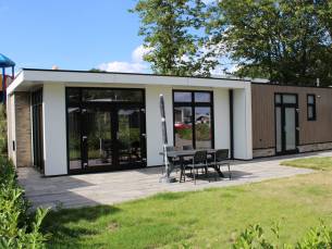 Moderne 4 persoons vakantiewoning de Luxe op vakantiepark de Rhederlaagse Meren