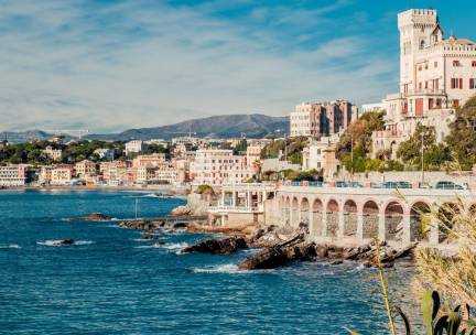 LAST-MINUTE CRUISE DEAL! ⚡️ 4-daagse minicruise vanaf Genua naar Marseille en Barcelona incl. vlucht, havengelden, fooien en 2 na-overnachtingen o.b.v. volpension of all-inclusive