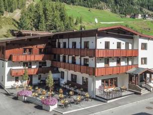 First Mountain Hotel &Ouml;tztal