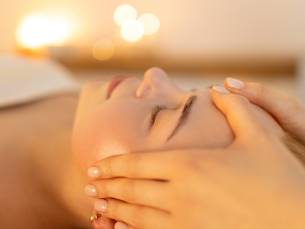 Massage + intakegesprek of gezichtsbehandeling + massage (60 min)