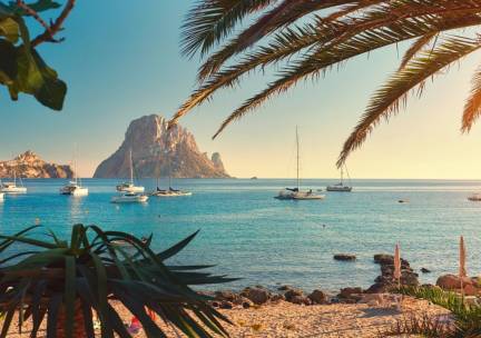 SUPER DEAL! ⚡️ Geniet van een zonvakantie naar het zonovergoten Ibiza incl. vlucht, transfer en ontbijt