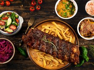 Complete spareribs-box of gegrilde kip-box voor 2 personen voor afhaal