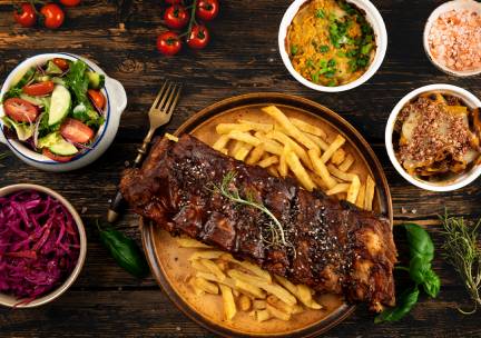 Complete spareribs-box of gegrilde kip-box voor 2 personen voor afhaal