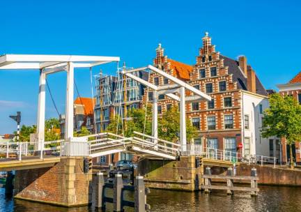4*-hotel in het levendige Haarlem nabij Bloemendaal & Zandvoort incl. ontbijt en NS treinretour