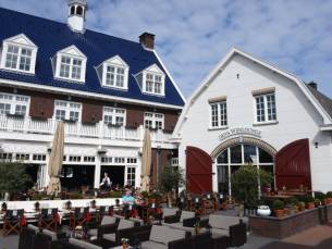 MIDWEEKVAKANTIE! ⚡LUXE 4*-hotel met prachtige locatie aan het Gooimeer vlakbij Blaricum en Bussum incl. ontbijt, hoofdgerecht en GRATIS parkeren!