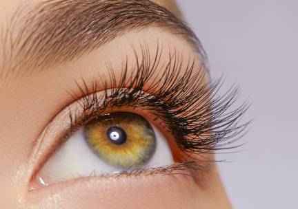Wenkbrauwbehandeling naar keuze of wimperlift