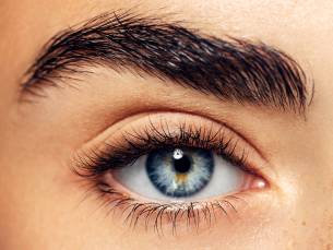Wenkbrauw- of wimperbehandeling naar keuze