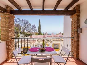 Sunny Tranquility With Pool