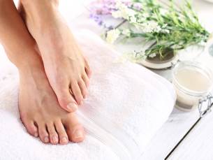Pedicurebehandeling (45 min) + evt. voetreflexologie (15 min)