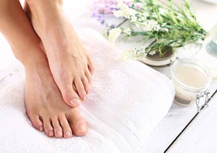 Pedicurebehandeling (45 min) + evt. voetreflexologie (15 min)