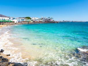 Geniet van de heerlijke Canarische zon in Playa Blanca op Lanzarote o.b.v. logies incl. vlucht en transfer