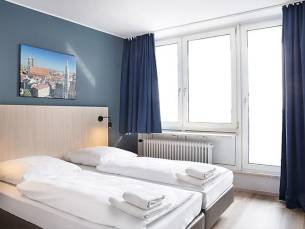 A en O Munchen Hackerbrucke