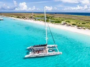 Klein Curaçao BlueFinn Katamaranfahrt mit BBQ und Happy Hour