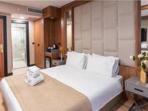 Four Sides Lion Taksim