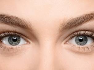 Wenkbrauw- of wimperbehandeling naar keuze